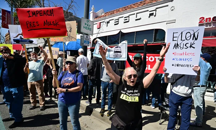 Tesla boykotuna Trump&#8217;tan sert çıkış: Yarın gidip alacağım! 1.Resim