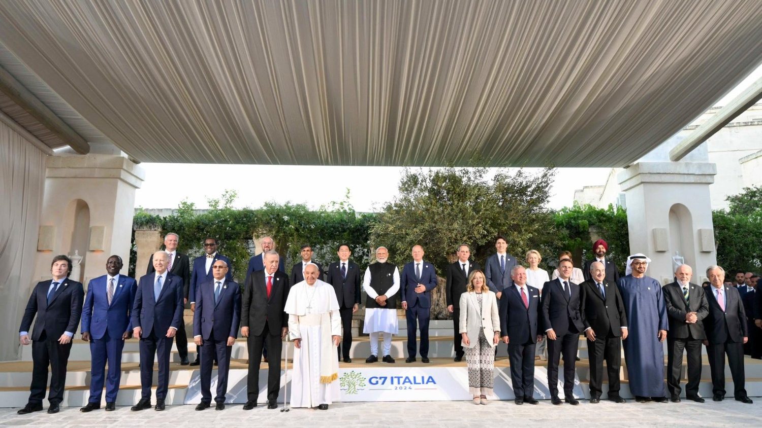 Vatikan, Papa Francis&#8217;i son yolculuğuna uğurluyor: Cenaze törenine kimler katılacak? 3.Resim
